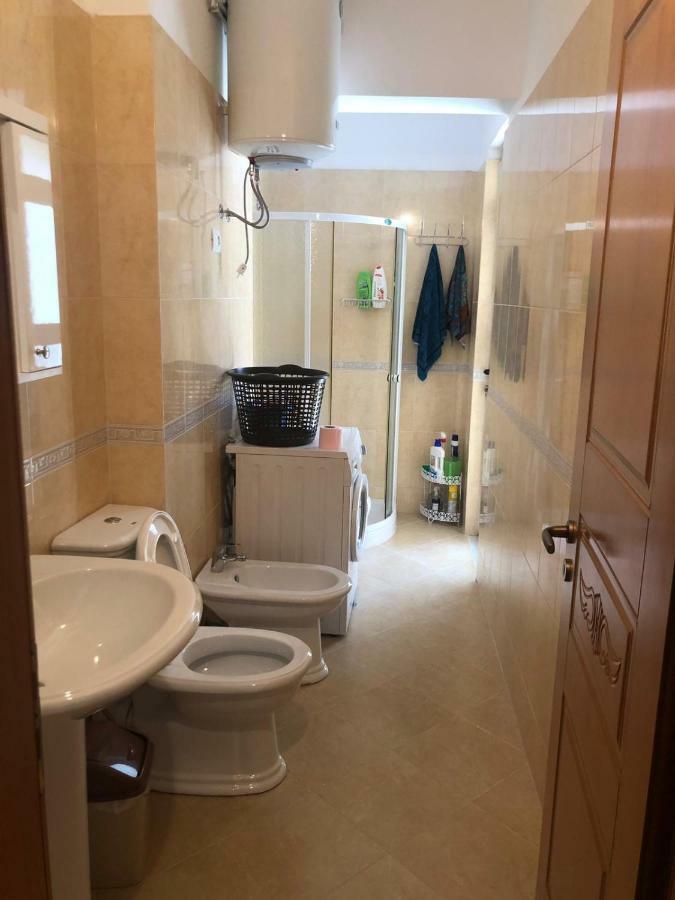 Mimi'S Beach Apartment Vlore Ngoại thất bức ảnh